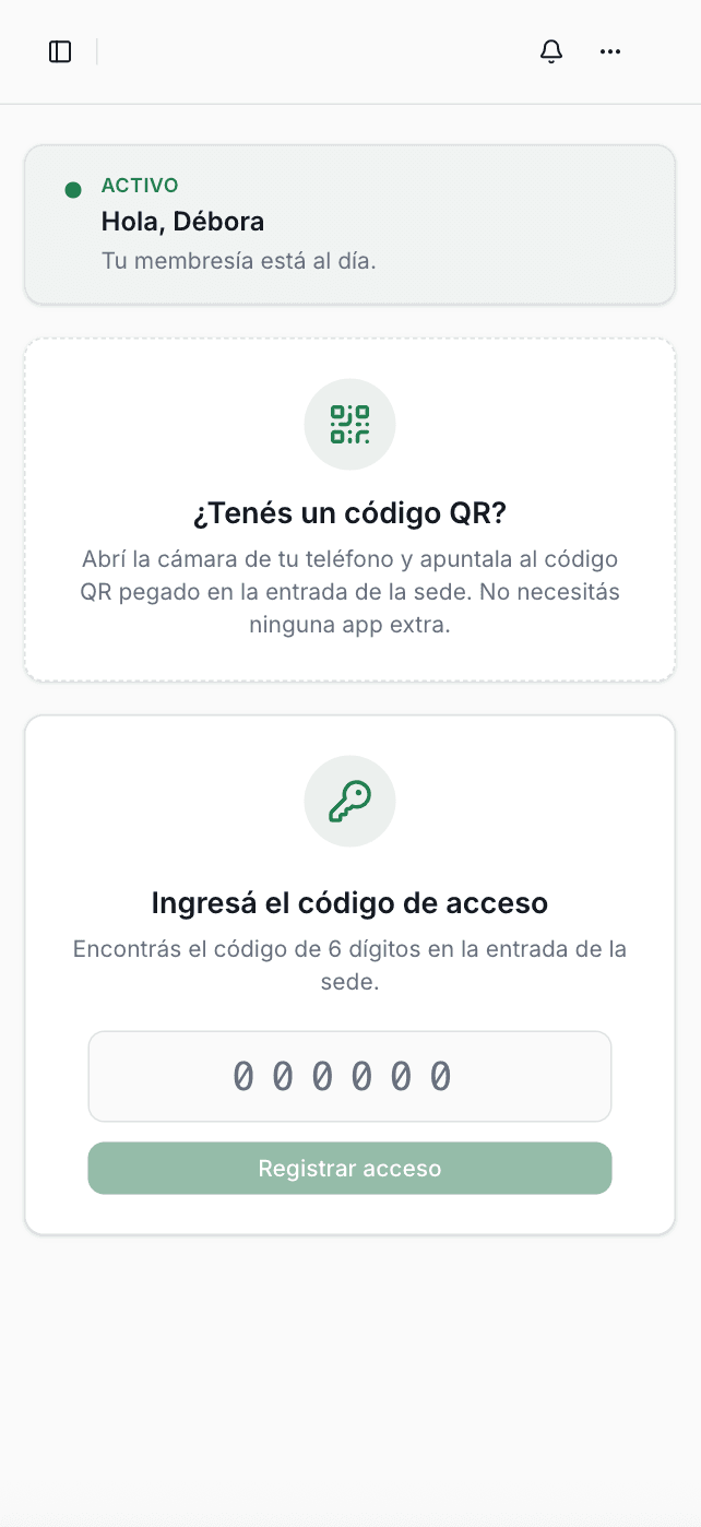 Socio usando GymSmartAccess: acceso al gimnasio por QR desde el navegador del celular sin necesidad de instalar ninguna aplicación